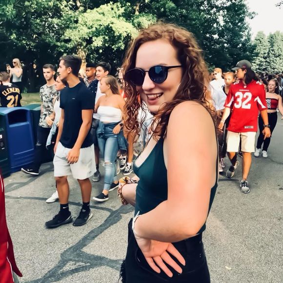 Meet your Posher, Carina - Picture 1 of 1